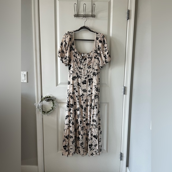 Astr Dresses & Skirts - ASTR the Label cream floral dress